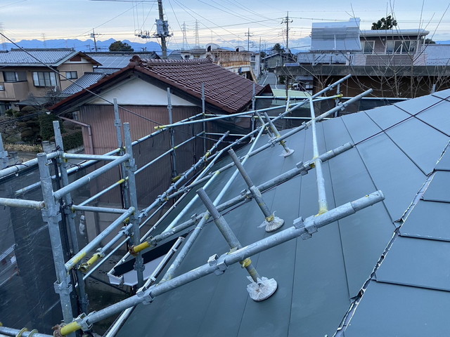 群馬県高崎市T様邸　コロニアル　横暖ルーフ　水温機　煙突